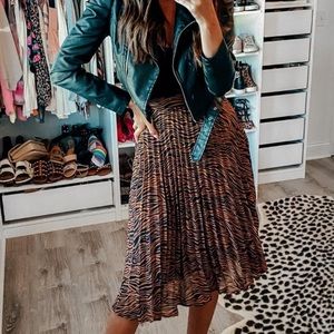 NEW Nasty Gal Animal Print Pleated Midi Skirt